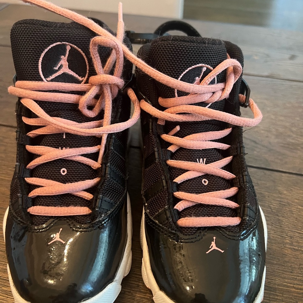 Jordan Kids Sneakers in Black and Pink